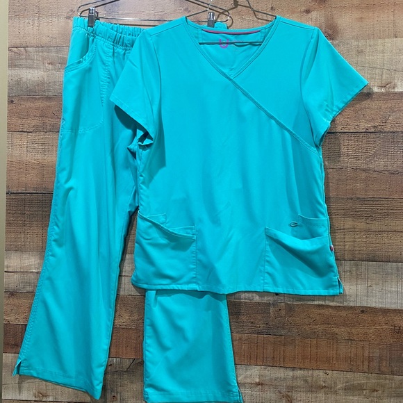 Urbane Ultimate Scrub Set Bundle Size Petite Large - Picture 1 of 10